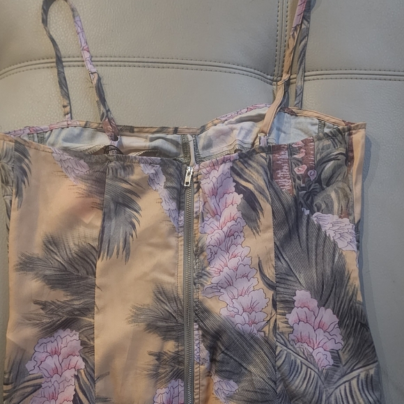NWOT Pretty Little Things Corset Strap Print Top Size 8 - Picture 3 of 3